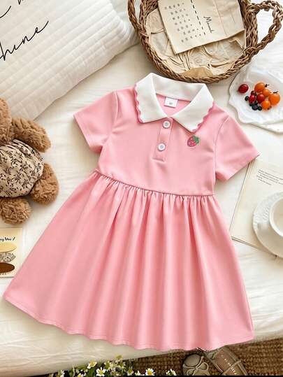 SHEIN Vintaside Kids 女童粉色针织短袖草莓刺绣彼得潘领束腰连衣裙，甜美可爱学院风，适合夏季户外活动