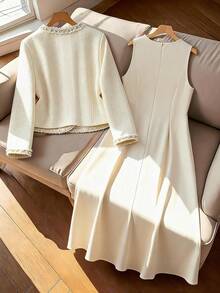 GlowEve CURVE 大码女装两件套：优雅黑色撞色珍珠串珠饰边V领长袖开衫外套和圆领珍珠装饰长裙，适合秋冬季休闲、工作、派对等场合。 - 杏色 - 查看 2