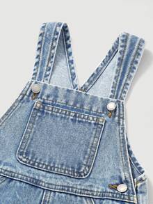 Pantalones cortos de peto de mezclilla azul con estampado de letra de llama para niño - Lavado ligero - Ver 3