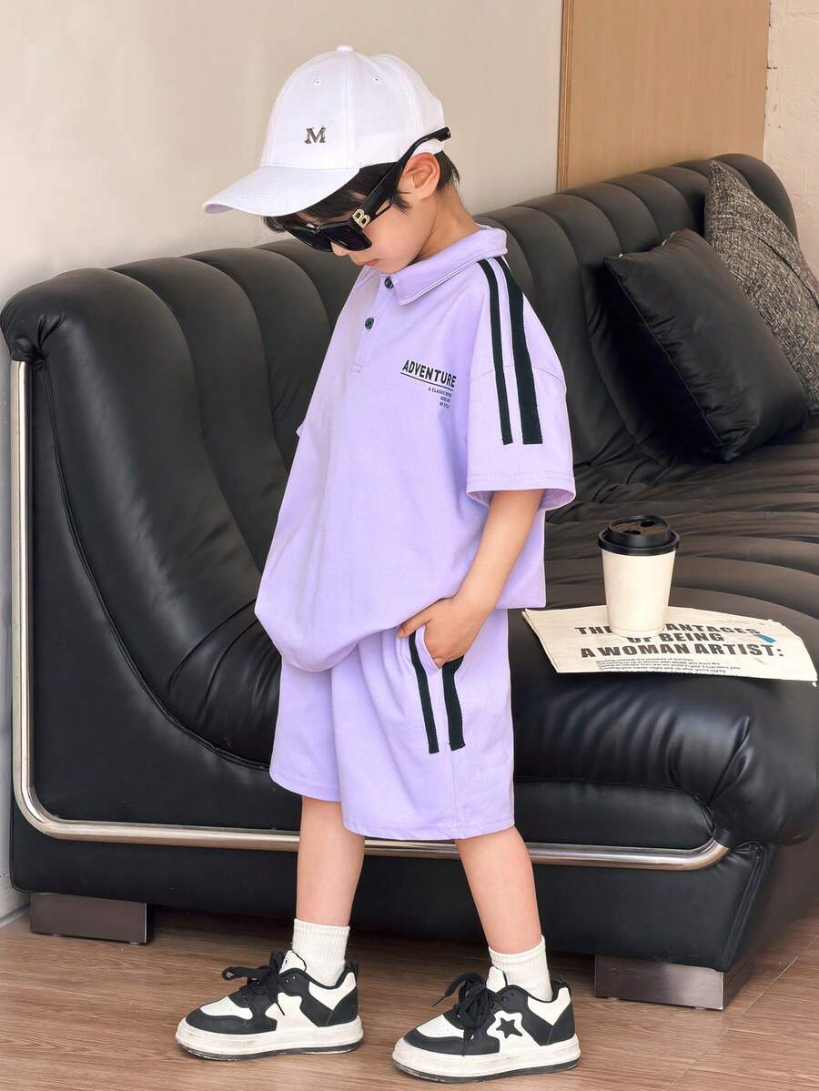 SHEIN Little Byeori 两件套男童休闲舒适日常学院风简约时尚字母印花短袖Polo衫及口袋短裤套装,适合春夏季节日常穿着、运动、郊游、上学、聚会、度假、拍照、返校季等场合。 - 淡紫色 - 查看 1