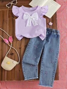 SHEIN 2026春夏女童柔软舒适面料时尚套装，SS26度假旅行必备，女童夏季两件套：短袖蝴蝶结上衣+牛仔裤，刺绣装饰甜美迷人，简约廓形舒适，适合外出、聚会、休闲等场合。 - 紫色 - 查看 2