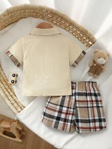SHEIN Bộ 3 món cho bé trai sơ sinh mùa hè: áo sơ mi kẻ caro gấu màu be, nơ thắt cổ và quần short - Màu be - Xem 2