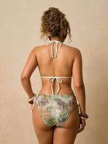 Travachic Bộ bikini tam giác in họa tiết lá nhiệt đới – Áo yếm cổ yếm với chi tiết vòng vàng và quần cạp thấp buộc dây bên hông, đồ bơi gợi cảm cho kỳ nghỉ hè trên bãi biển dành cho nữ. - màu xanh lá - Xem 2