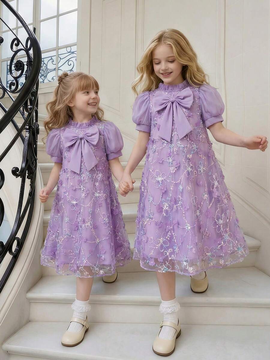 SHEIN Elladie kids 一件浅紫色女童宫廷风连衣裙,泡泡袖配3D蕾丝提花,可爱大蝴蝶结A字公主裙,高端刺绣网纱礼服,适合生日派对、钢琴演奏会、优雅度假装扮 - 紫色 - 查看 1