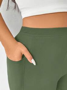 SHEIN Essnce Plus Size Women's 2 Pieces Of Dark Green Leggings With Pockets,Yoga Fitness Pants,Comfort Capri Joggers Gym,Gothic Sommar Lounge Sets,Casual Elegant - Multicolor - View 6