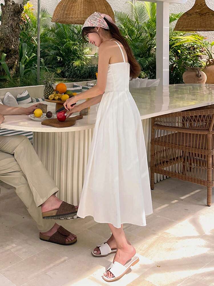 French Vacation Design Niche Waist-Cinching Slimming Elegant Lady Spaghetti Strap Dress For Women