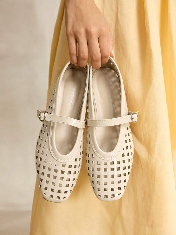 WOMEN SHOES POPULAR FRENCH NEW FASHION APRICOT PU LEATHER HOLLOW GRID TEMPERAMENT SQUARE TOE FLAT SOLE SHOES, COMFORTABLE AND VERSATILE BELT SIMPLE ELEGANCE NOT TIRED FEET BREATHABLE HOLE SANDALS