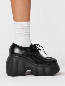 ROMWE Goth Giày sandal cao gót nữ ~ Thời trang mới 2026 mùa xuân thu phong cách punk mũi tròn đế xuồng gót dày da bóng, giày nữ tăng chiều cao nhẹ buộc dây cổ thấp giày casual giày da nhỏ - màu đen - Xem 4