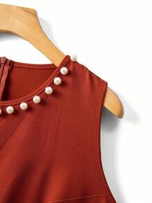 GlowEve CURVE 大码女装两件套：优雅黑色撞色珍珠串珠饰边V领长袖开衫外套和圆领珍珠装饰长裙，适合秋冬季休闲、工作和派对场合。 - 紅木色 - 查看 7