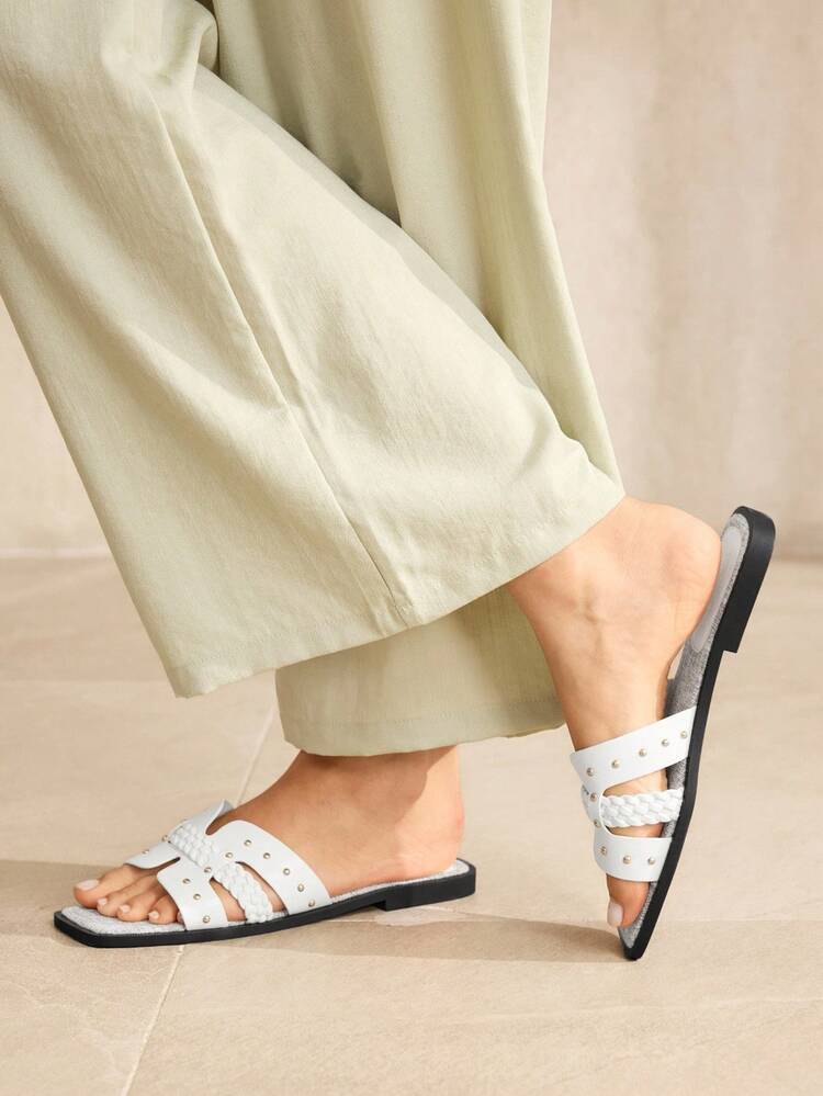 WOMEN FLAT SANDALS