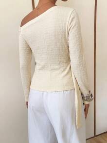 Modelyn Áo thun nữ cổ lệch, viền eo bằng ruy băng vàng, vạt áo lệch, thanh lịch, lãng mạn, ngọt ngào, mềm mại. - Màu be - Xem 2