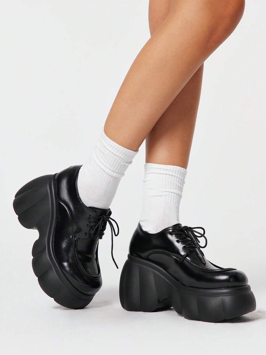 ROMWE Goth Giày sandal cao gót nữ ~ Thời trang mới 2026 mùa xuân thu phong cách punk mũi tròn đế xuồng gót dày da bóng, giày nữ tăng chiều cao nhẹ buộc dây cổ thấp giày casual giày da nhỏ - màu đen - Xem 1