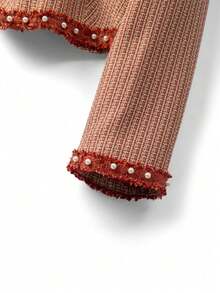 GlowEve CURVE 大码女装两件套：优雅黑色撞色珍珠串珠饰边V领长袖开衫外套和圆领珍珠装饰长裙，适合秋冬季休闲、工作和派对场合。 - 紅木色 - 查看 3