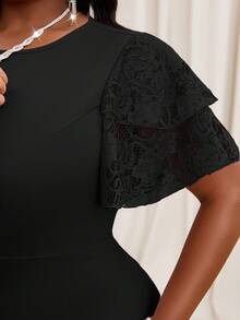 SHEIN Lady Robe d'été élégante pour le bureau, le mariage, les concerts/festivals de musique. Robe crayon en tricot rose avec col rond et dentelle contrastée. Manches courtes. Tailles plus. Tenues d'été pour femmes. Robes d'été pour femmes. Tenues de bureau pour femmes. Tenues d'anniversaire pour femmes. Robes d'église pour femmes. Tenues de croisière pour femmes. Robes pour anniversaires et événements - Noir - Voir 4