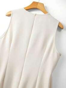 GlowEve CURVE 大码女装两件套：优雅黑色撞色珍珠串珠饰边V领长袖开衫外套和圆领珍珠装饰长裙，适合秋冬季休闲、工作、派对等场合。 - 杏色 - 查看 7