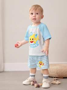 BABY SHARK X SHEIN Bộ áo thun tay raglan và quần short kẻ sọc in hình cá mập hoạt hình dễ thương cho bé trai, thích hợp mặc mùa hè. - Xám - Xem 4