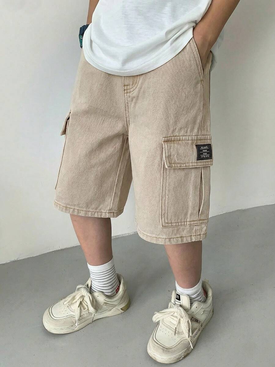 SHEIN Little Byeori 青少年男孩時尚休閒 Y2k 復古酷感工裝口袋設計藍色寬鬆舒適牛仔短褲 柔軟日常穿搭 春夏電音節慶海灘款 - 卡其色 - 查看 1