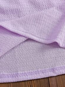 SHEIN 2026春夏女童柔软舒适面料时尚套装，SS26度假旅行必备，女童夏季两件套：短袖蝴蝶结上衣+牛仔裤，刺绣装饰甜美迷人，简约廓形舒适，适合外出、聚会、休闲等场合。 - 紫色 - 查看 5