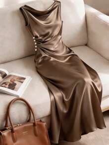 Franclia Đầm satin màu sâm panh thanh lịch dành cho nữ, xếp ly eo, chất liệu satin mềm mại, rủ tự nhiên, trang trí cúc ngọc trai ở eo, đơn giản nhưng tinh tế, kiểu dáng cơ bản được nâng tầm bởi ngọc trai và chất liệu satin, phù hợp cho đi làm mùa xuân/hè, mặc hàng ngày, mùa đông, dự tiệc, đi biển, hẹn hò, lễ tốt nghiệp, công sở, đồng phục giáo viên thành thị, trang phục Giáng sinh năm mới, đầm maxi thường ngày. - màu nâu - Xem 4