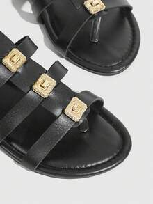 Daringsoles 2026年春夏新款女鞋，金属搭扣设计，圆头平底罗马凉鞋，黑色露趾度假鞋 - 黑色 - 查看 3