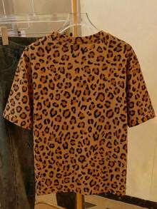 Resyla Camiseta de cuello redondo de manga corta para mujer con estampado digital de leopardo, un regalo para amigos - Café integral - Ver 2
