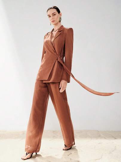 Aveloria Modichic 纯棕色，灯芯绒质感，翻领，单金属环腰带，宽松直筒裤，西装款式，质地结实，适合职场、商务会议、通勤、都市休闲、秋冬季穿着，展现稳重、干练、时尚的个性风范。优雅设计休闲通勤女装新款收腰纯色显瘦商务职业正装高端雪纺X型金属扣抽绳翻领西装外套时尚休闲舒适高端微喇叭宽松复古阔腿裤两件套