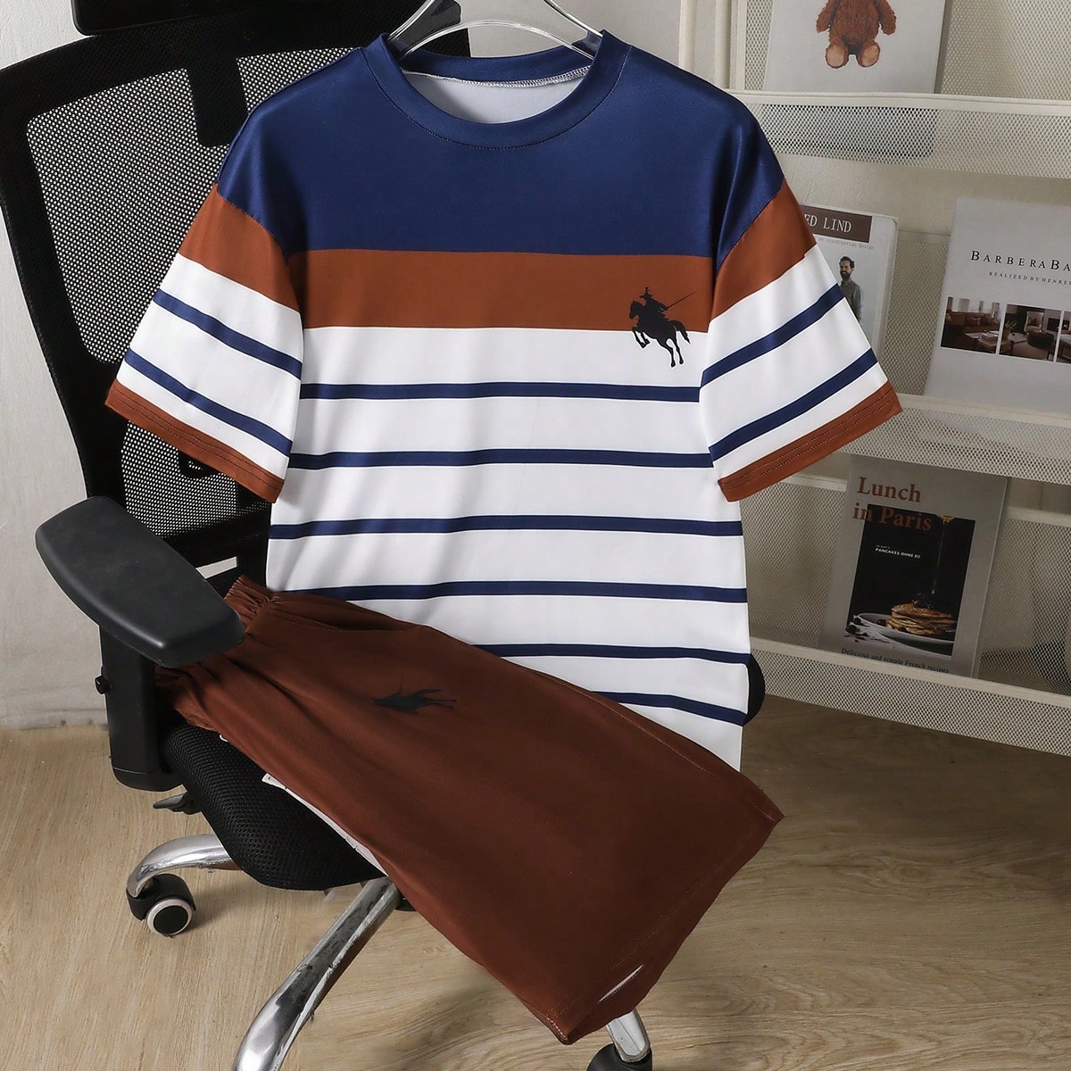 Set de 2 piezas de camiseta de manga corta con estampado de rayas y pantalones cortos deportivos sencillos para adolescentes, adecuado para múltiples