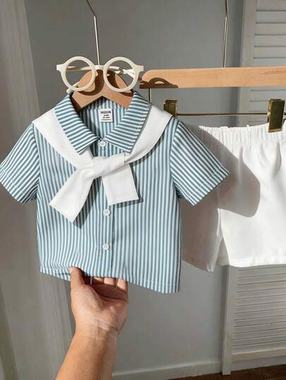 SHEIN Bộ 3 món cho bé trai, thoải mái, giản dị, đa năng, phong cách tối giản, nhiều màu sắc: áo sơ mi ngắn tay, khăn choàng trắng kẻ sọc, quần short trắng có thắt lưng, bộ đồng phục nhiều mảnh, trang phục trang trọng, phù hợp cho trong nhà, ngoài trời, hàng ngày, thể thao, vui chơi, tiệc tùng, chụp ảnh, kỳ nghỉ, lễ cưới, tiệc mừng em bé, lễ rửa tội và sinh nhật lần thứ nhất, bộ đồ hai mảnh màu đỏ mùa xuân/hè cho bé, đồng phục trẻ em, trang phục cưới cho bé trai màu đỏ trắng.