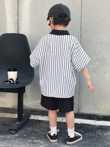 SHEIN 男童休闲条纹宽松短袖polo衫，舒适学院风，适合春夏穿着，可用于郊游、情人节、约会、旅行、度假、家庭聚会、返校、婚礼、晚宴、运动、生日派对等场合。 - 彩色 - 查看 5