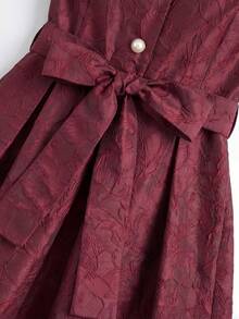 Modelyn Đầm nữ mùa xuân/hè màu hồng dệt jacquard, tay ngắn, cổ cài cúc, eo xếp ly, dáng chữ A thanh lịch. - Màu Đỏ Sâu - Xem 8