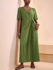 Zivah 2026春夏新款音乐节、复活节、圣帕特里克节、情人节、约会、西部风、游牧风、生日派对、毕业典礼、学院风、学生装、日常穿着、百搭基础款、休闲装、度假、邮轮旅行、海滩、日光浴、爆款、街头风、婚礼宾客、通勤族、早午餐、机场、派对、假日郊游、办公室穿着 V领短袖腰带长款亚麻褶皱棕色连衣裙 - 綠色 - 查看 7