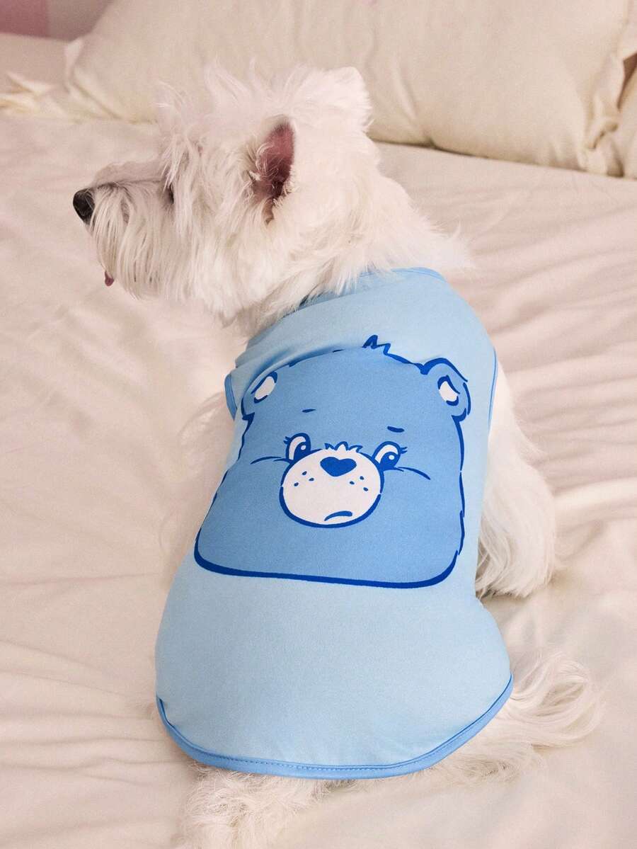SHEIN X Care Bears 1 件卡通图案印花宠物背心,猫咪衣服,狗狗衣服,尺码 XXS-XXXXL,特小号,特大号,分享熊,欢呼熊。 - 藍色 - 查看 1