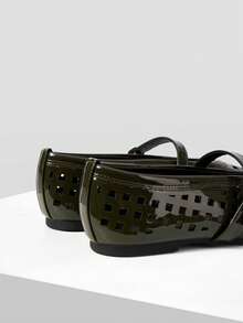 MOTF PREMIUM Sepatu Wanita Populer Gaya Prancis Baru, Kulit PU Hijau Tua, Desain Kotak-kotak, Sol Datar, Nyaman dan Serbaguna dengan Keanggunan Sederhana, Tidak Membuat Kaki Lelah, Sandal Berlubang yang Bernapas - Dark Green - View 7