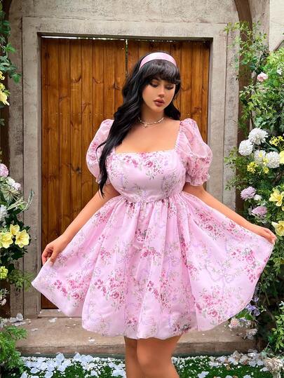 Lyrianda Đầm cỡ lớn màu hồng tay cánh hoa cổ vuông