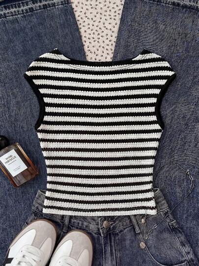 Áo croptop ngắn tay trễ vai kiểu Pháp cổ điển dành cho bé gái tuổi teen, họa tiết chấm bi đen trắng, thích hợp mặc đi làm hàng ngày, đi chơi với bạn bè, dạo phố, đi nghỉ mát, lý tưởng cho mùa xuân/hè.