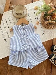 SHEIN 两件套女婴休闲日常圆领蓝色条纹后背蝴蝶结背心上衣和短裤套装，非常适合夏季女婴穿着。 - 藍色 - 查看 6