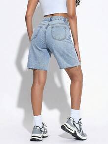 SHEIN Tall 女士Y2K休闲高腰阔腿牛仔短裤，浅蓝色不对称腰带，毛边裤脚，宽松牛仔短裤，带口袋，完美打造街头风和日常穿搭。女士直筒毛边宽松系带休闲牛仔短裤。 - 淺色水洗藍 - 查看 2