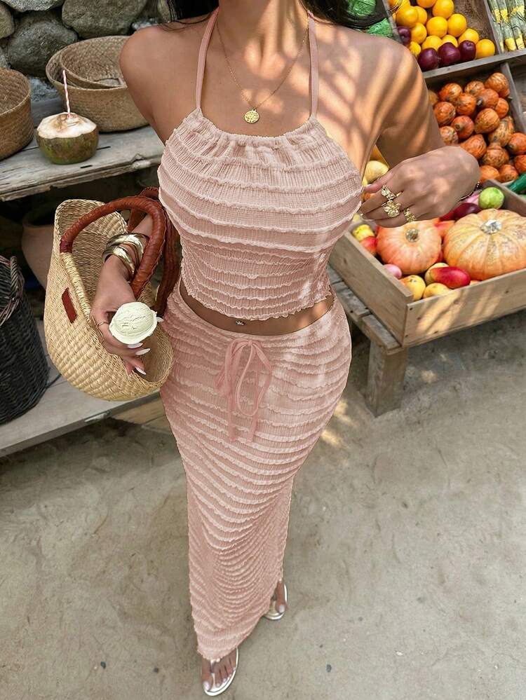 SHEIN SunnyBelle Conjunto de camiseta de tirantes con cuello halter y falda larga de jacquard texturizado, conjunto de vestimenta para vacaciones - Rosa vieja - Ver 3