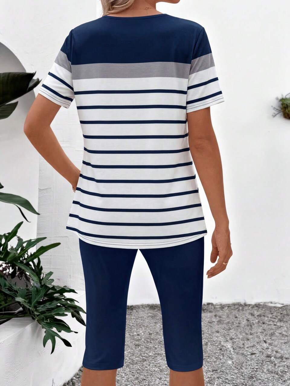 Women's Casual Striped Pattern 2 Pieces Set,Navy Blue And White Summer Outfits,Short Sleeve Nautical Top And Capri Pants Vacation Matching Sets