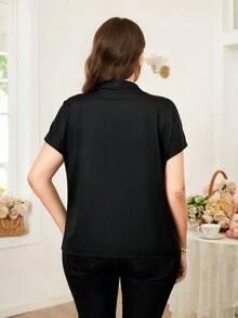 SHEIN Clasi Áo sơ mi nữ cỡ lớn cổ chữ V in họa tiết lá cây, kiểu dáng thường ngày đa năng. - Đen và trắng - Xem 2
