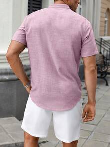 Manfinity CasualCool 男士休闲纯色口袋短袖衬衫短裤两件套，夏季休闲男士套装，粉色和白色短裤，男士白色短裤套装，男士短裤和衬衫，白色亚麻短裤 - 淡紫色 - 查看 2