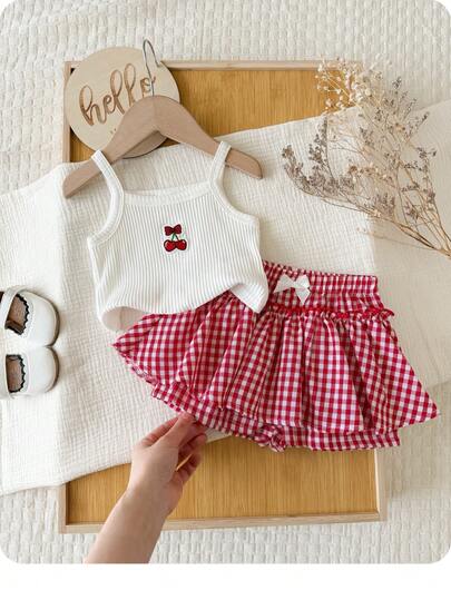女婴针织纯色樱桃印花吊带背心和梭织短裤套装 樱桃图案女婴套装 女婴夏季服装套装 女婴裙子套装 女婴裙子套装 两件套 女童可爱复古风女婴樱桃套装 女童夏季套装 两件套 女童夏季套装，幼儿园女童套装
