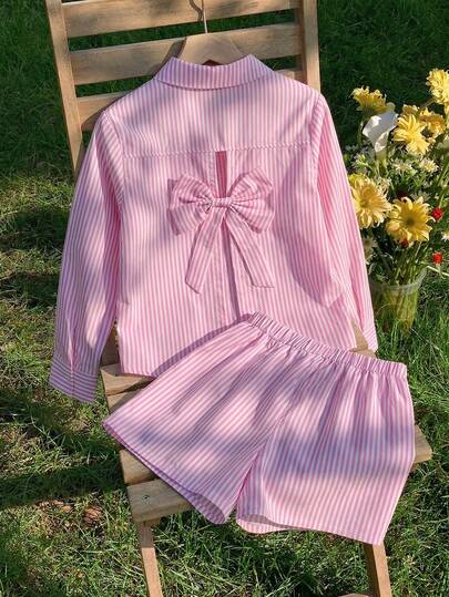 SHEIN Bộ 2 món cho bé gái tuổi teen: Áo polo cổ bẻ tay dài kẻ sọc phối họa tiết bướm và quần short kẻ sọc phối họa tiết, thích hợp mặc mùa xuân/thu.