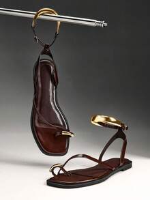 SHUZIA 女士方形镀金踝带环趾亮面巧克力色PU人字拖凉鞋|圣诞节沙滩夜店百搭单品 - 巧克力棕 - 查看 2