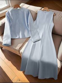 GlowEve CURVE 大码女装两件套：优雅黑色撞色珍珠串珠饰边V领长袖开衫外套和圆领珍珠装饰长裙，适合秋冬季休闲、工作和聚会穿着。 - 淺藍色 - 查看 2