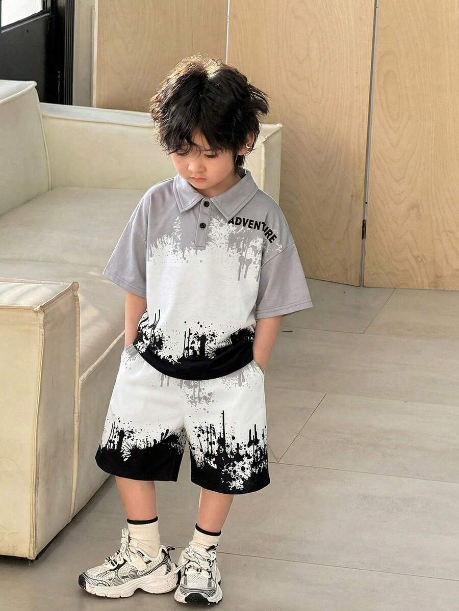 SHEIN Little Byeori 两件套男童休闲舒适日常学院风简约百搭字母印花短袖Polo衫和口袋短裤套装,适合春夏季节日常穿着、运动、郊游、上学、聚会、节日、拍照、返校季等场合。 - 彩色 - 查看 1