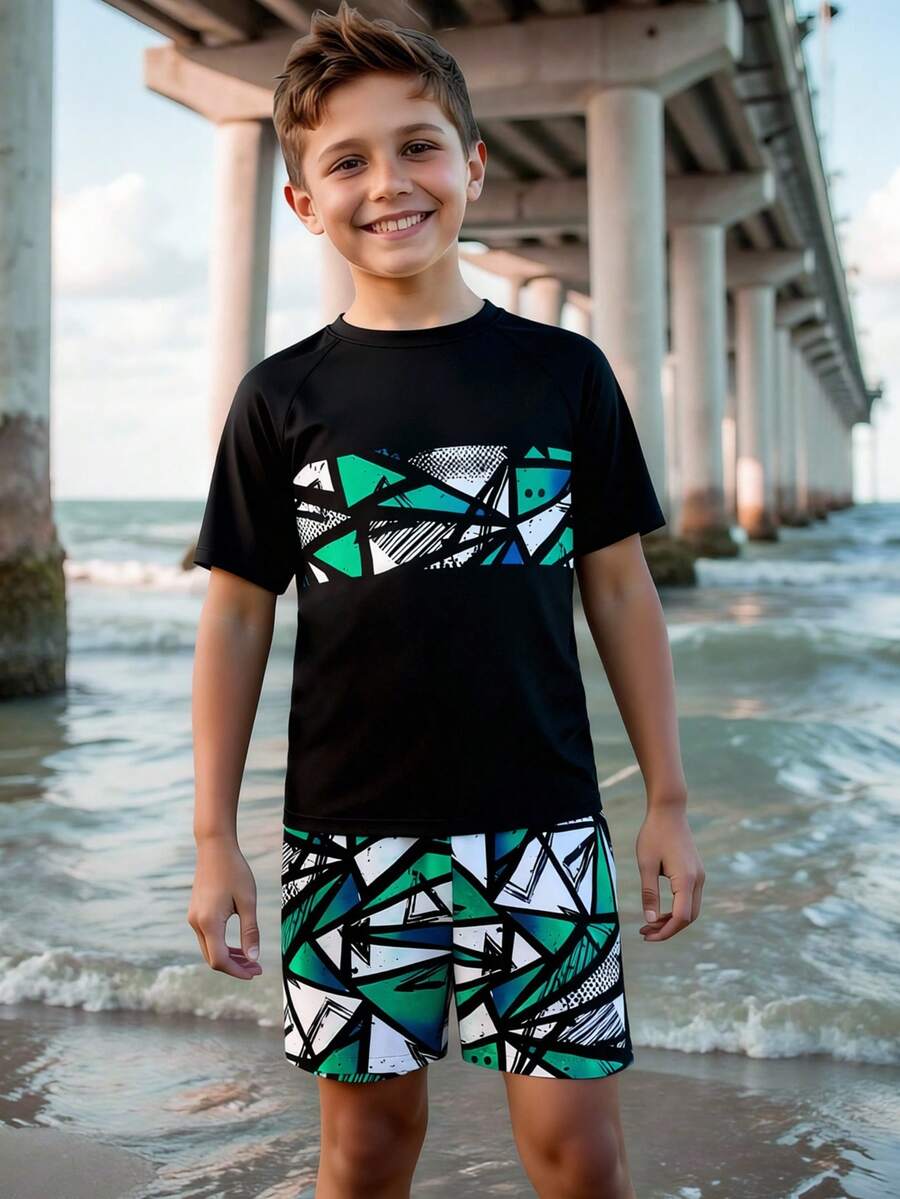 SHEIN Red White And Blue Tween Boy Swimsuit Set, Summer Casual Vacation Holiday Kids Geometric Print Quick Dry Rashguard Short Sleeve Top&Shorts 2 Pieces Outfit - Green - View 1