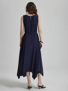 Ontre Damen Schwarzes Leinen Komfortables hautfreundliches Material Figurbetontes rundhalsausschnitt ärmelloses H-Linie Patchwork asymmetrischer Saum Mehrschichtiges Design Gürtel Dekor Seitentaschen Boho Strandurlaub Outfit Country Musik Festival Western Stil Lässig Chic Dezent Vintage Hochwertig Kreuzfahrt Tragen Minimalistisch Luxuriöses Gefühl Essenzielles Outfit Mode Business-Casual Urban Kleid Hochwertig Flughafen Outfit Vielseitig Saisonales Kleid Resort Kollektion Midi Kleid - marineblau - Übersicht 2
