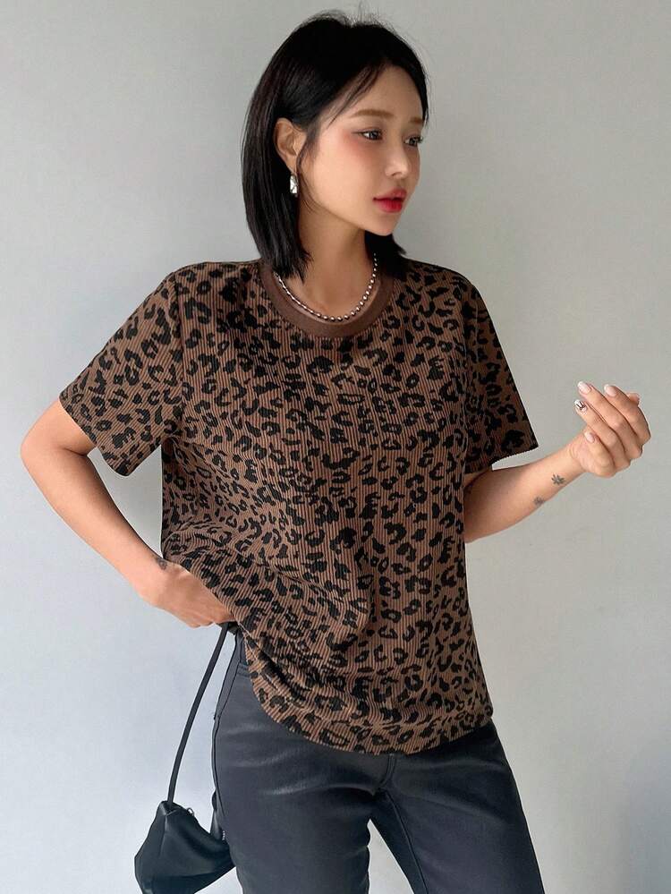 Women's Leopard Print Round Neck Short Sleeve Casual T-Shirt