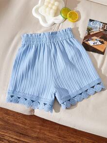 Quần short dáng rộng màu xanh dương cho bé gái (cỡ nhỏ), chất liệu vải có họa tiết, cạp chun, viền bèo nhún, thích hợp mặc mùa hè. - Màu xanh lam - Xem 2